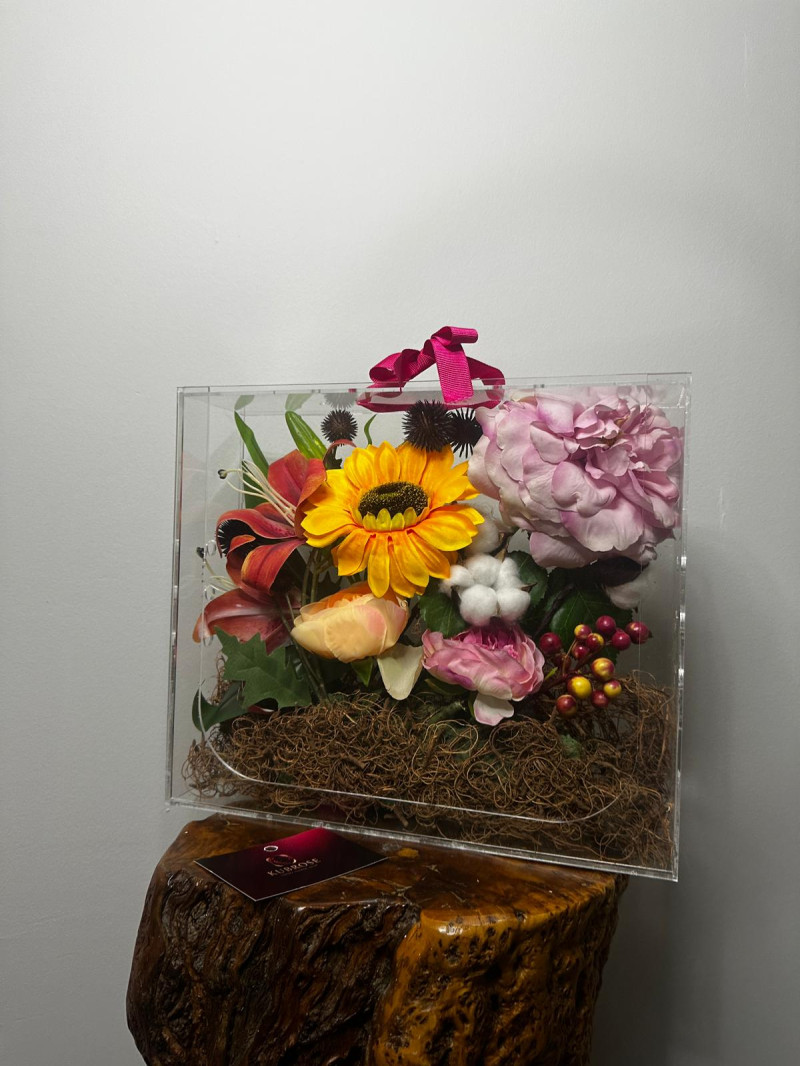 Pleksi Kutuda Yapay Çiçek Aranjmanı | Günebakan & Pembe Gül Dekoratif Hediye